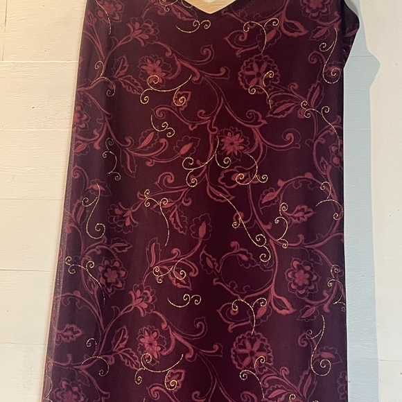 I.N. San Francisco lined handkerchief hem cocktail dress in burgundy with gold - Picture 2 of 15